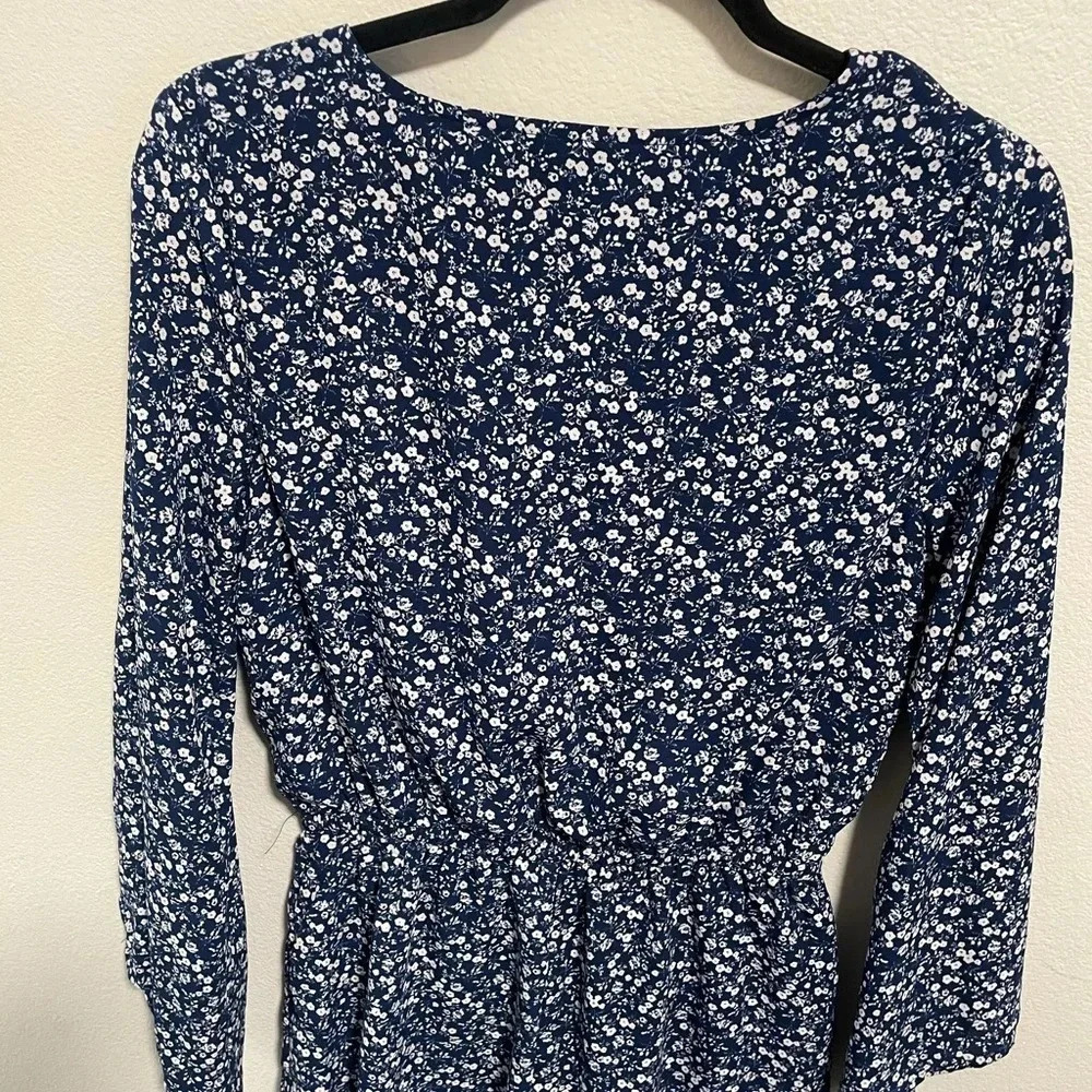 Arizona Jean Co. blue/white floral long sleeve romper peasant sleeve size Medium - Picture 3 of 5